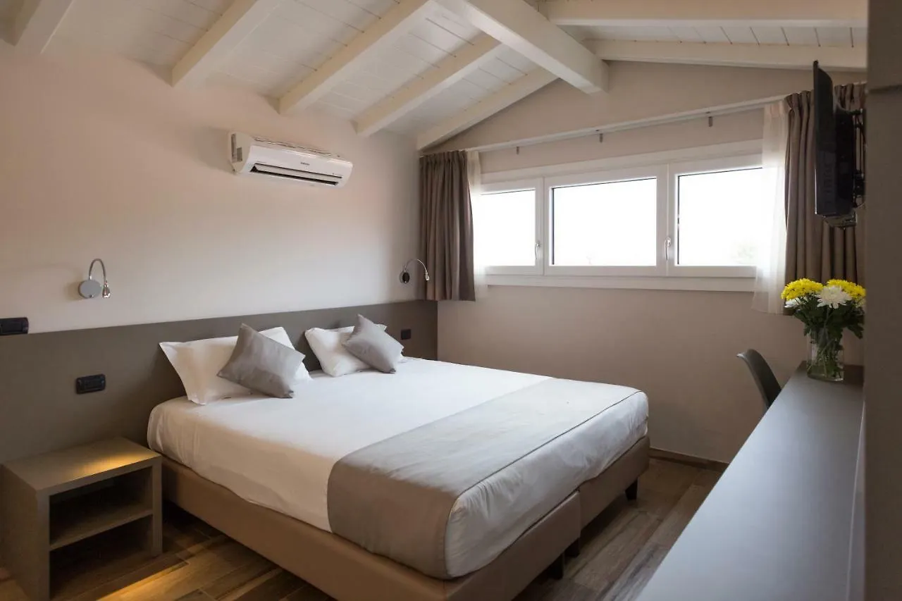 **  Hotel Baia Di Pare Valmadrera Itália