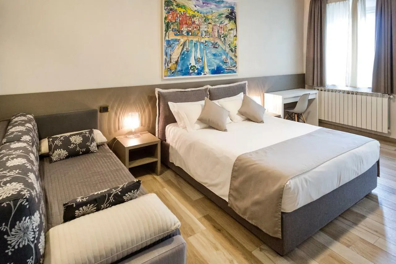 Hotel Baia Di Pare Valmadrera 2*,  Italy