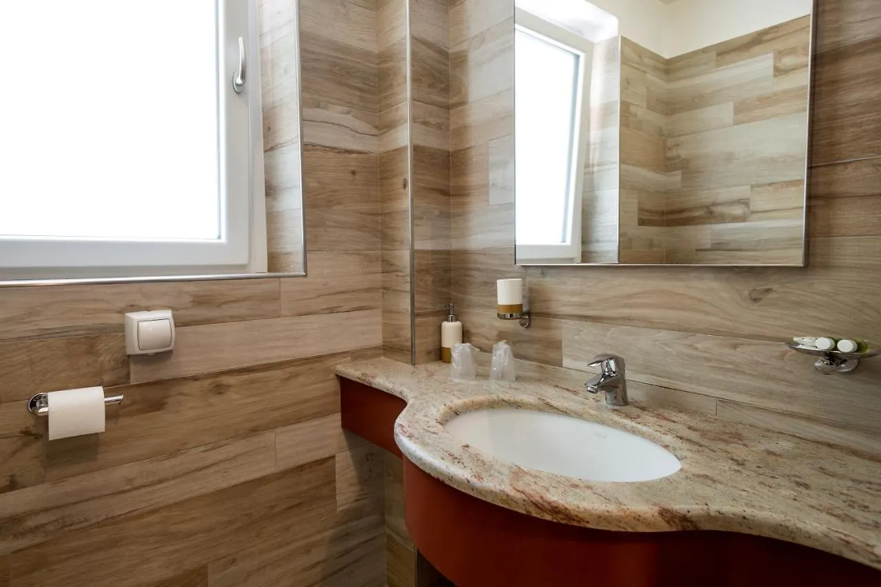 Hotel Baia Di Pare Valmadrera 2*,